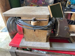 Torno carpintero artesanal con juego de gubias