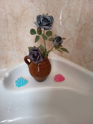 JARRON Y FLORES DE REGALO.