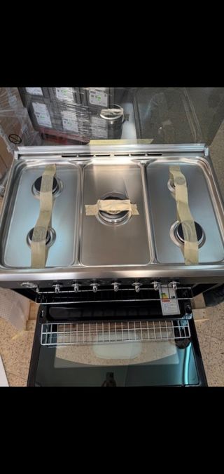 Cocina Bompani 5 fuegos gas + horno eléctrico.