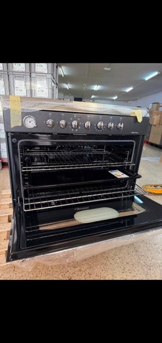 Cocina Bompani 5 fuegos gas + horno eléctrico.
