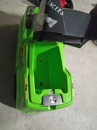 Coche niño pequeño