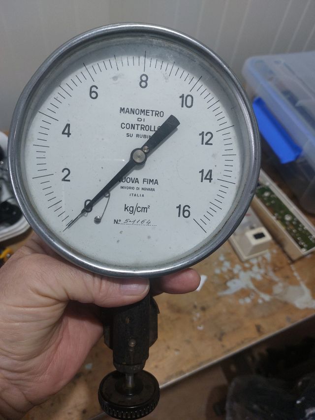 Antiguo Manómetro de control. 16 bar