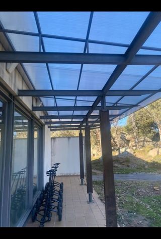 INSTALACIÓN DE PLACAS POLICARBONATO Y ESTRUCTURA