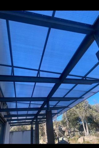 INSTALACIÓN DE PLACAS POLICARBONATO Y ESTRUCTURA