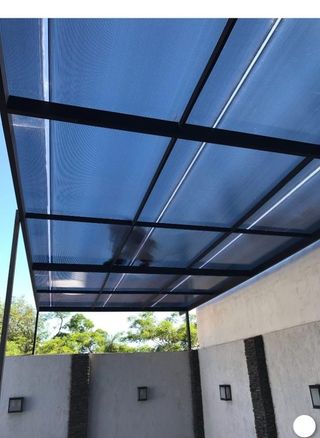 INSTALACIÓN DE PLACAS POLICARBONATO Y ESTRUCTURA