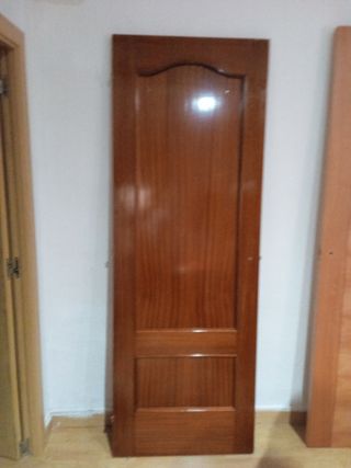 Puerta madera maciza