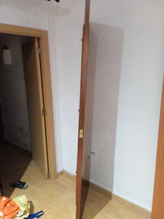 Puerta madera maciza