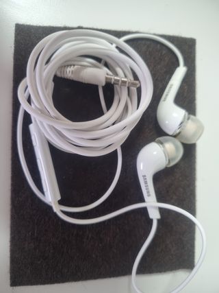 Auriculares Samsung a estrenar