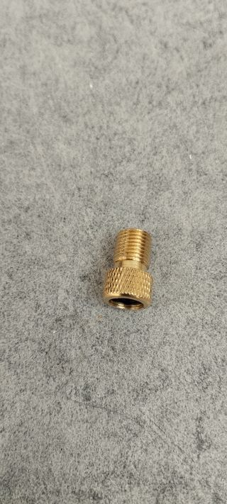 ADAPTADOR DE VÁLVULA DE RUEDA.