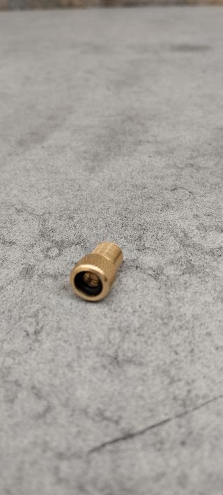 ADAPTADOR DE VÁLVULA DE RUEDA.