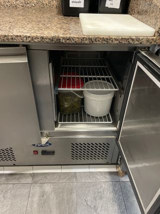 Nevera expositora mármol a arreglar el gaz 150€