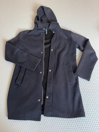 Chaqueta larga con capucha Zara