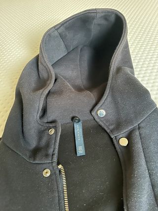Chaqueta larga con capucha Zara