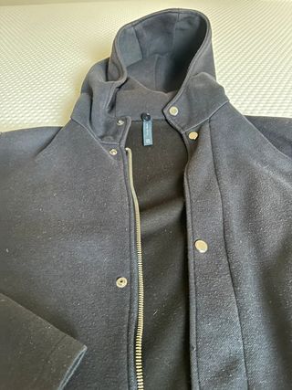 Chaqueta larga con capucha Zara