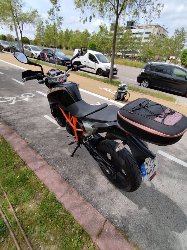 KTM Duke 690