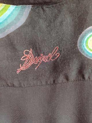 Camisa negra estampada flores
