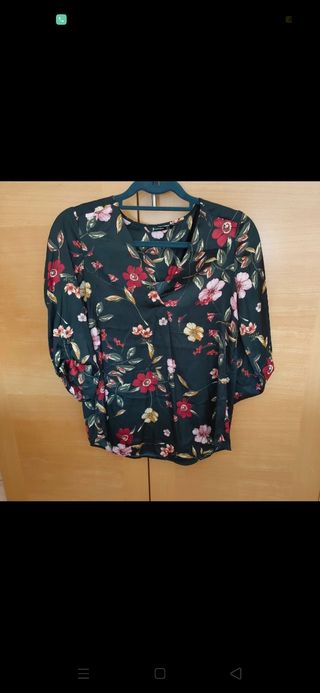 Blusa floral negra