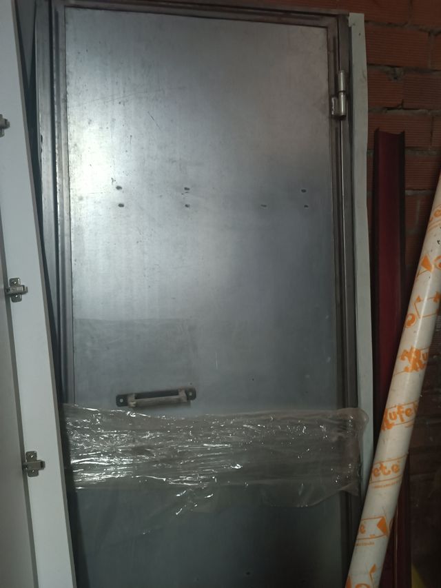Puerta metálica sin estrenar 2mm de grosor