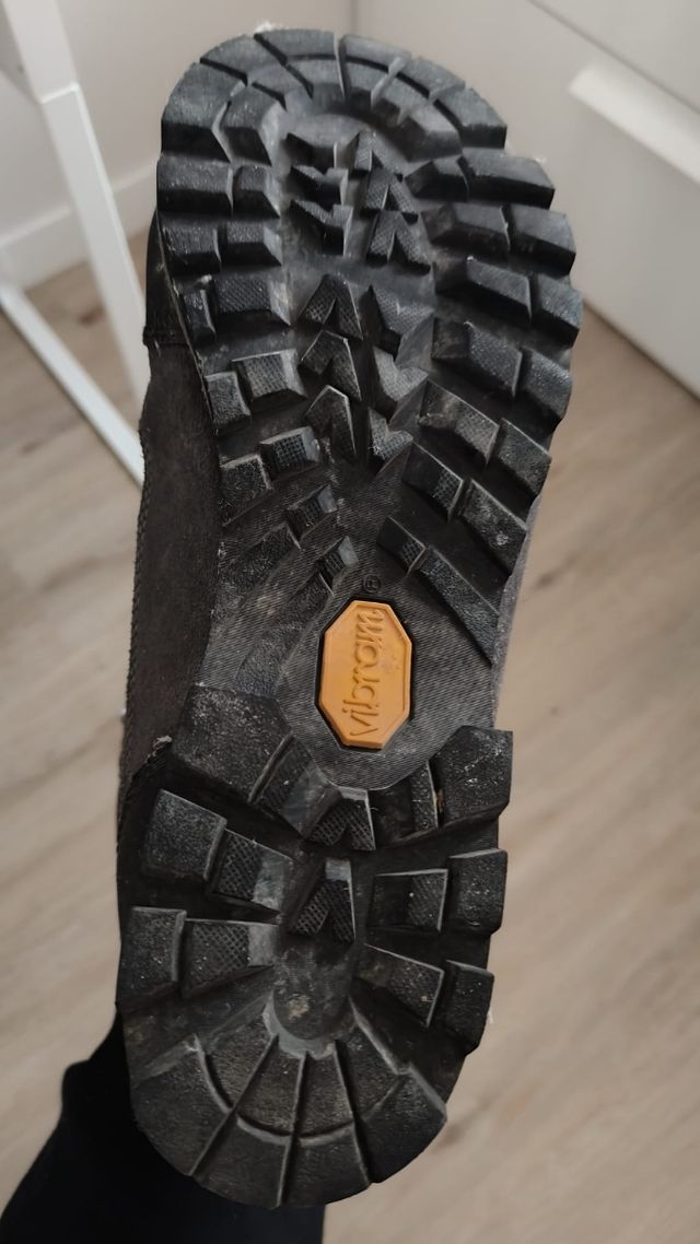 Botas montaña Garmont 43 - Vibram