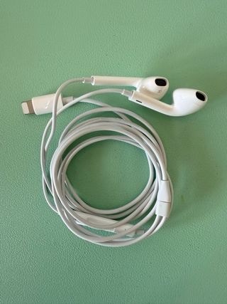 iPhone 7 Oro 128GB con batería nueva y accesorios