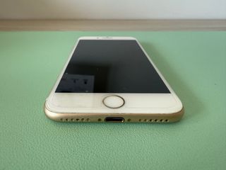 iPhone 7 Oro 128GB con batería nueva y accesorios