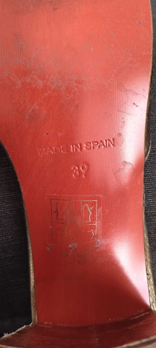 Sandalias doradas tacón medio