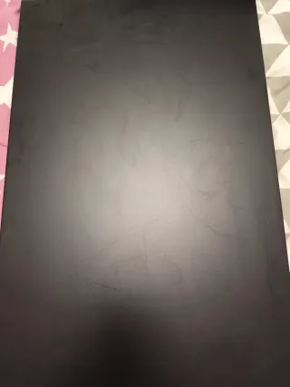 Pizarra metálica Ikea negra.