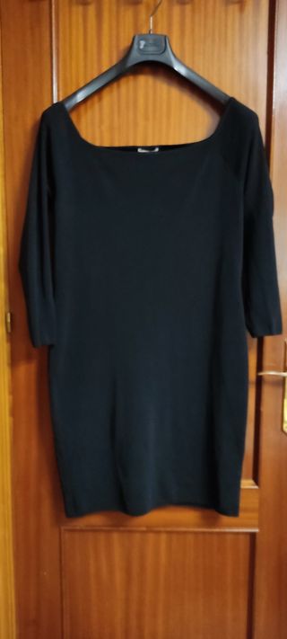 Vestido negro H&M talla 2XL.