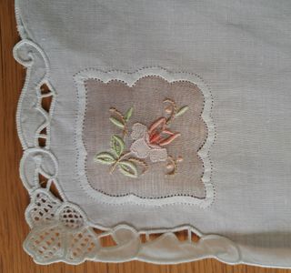 Servilletas de lino blancas bordadas