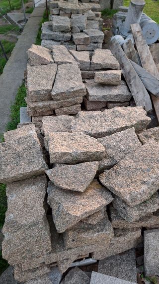 PIEDRA RUBIA A CORTE RÚSTICO DE CANTERA