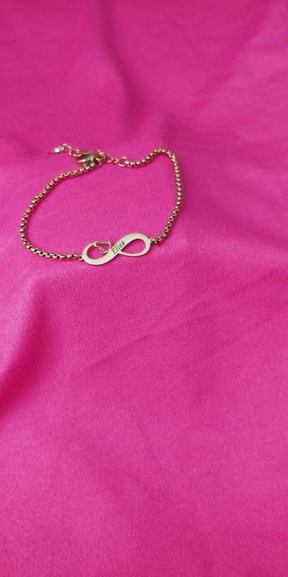 Preciosa pulsera virgen del rocio bañado en oro