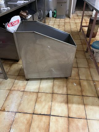 Cubeta INOX con ruedas