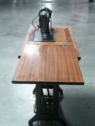 Máquina coser antigua