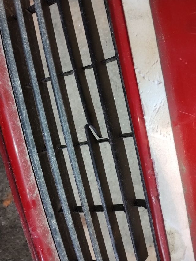 Paragolpes delantero Golf V rojo