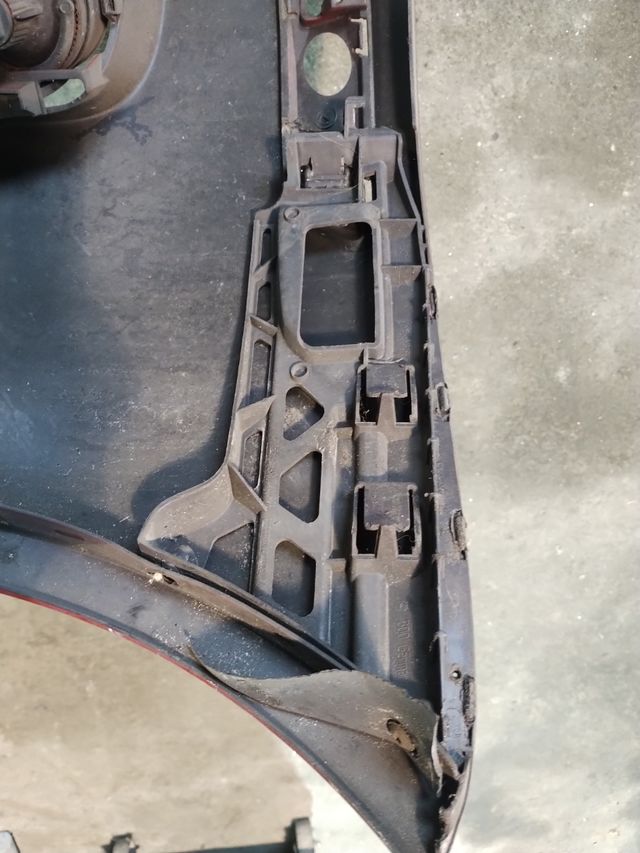 Paragolpes delantero Golf V rojo