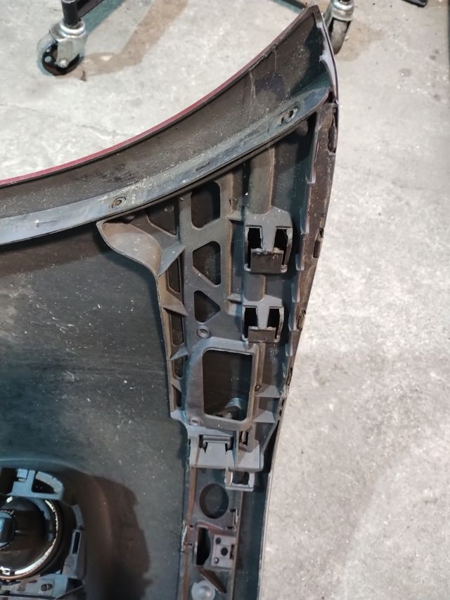 Paragolpes delantero Golf V rojo