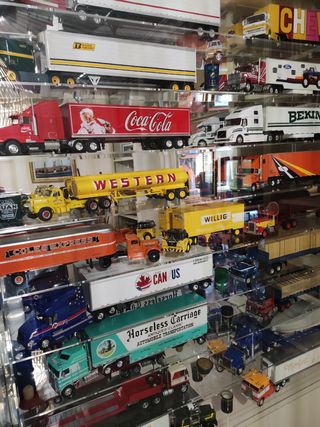 Colección camiones escala 1:64