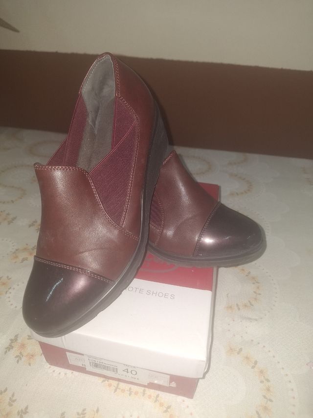 Zapatos burdeos
