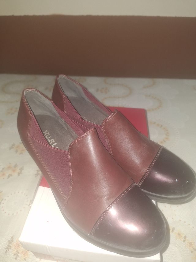 Zapatos burdeos