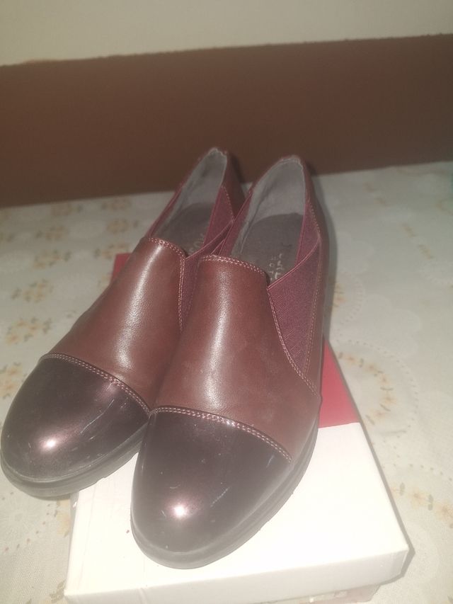 Zapatos burdeos