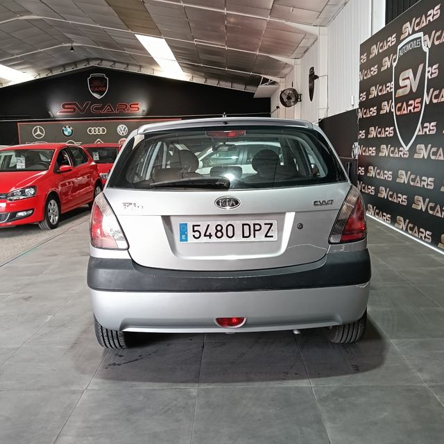 KIA Rio 1.3 82Cv. Con sólo 92.400 kms. Etiqueta B.