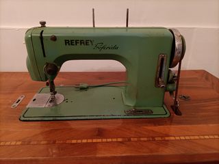 Máquina coser REFREY .