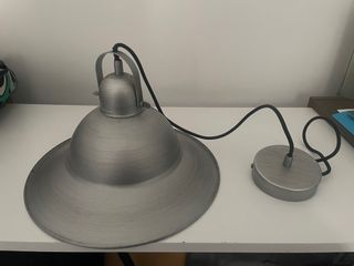 Lámpara colgante metálica estilo industrial