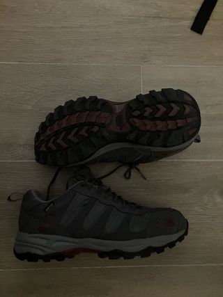 Zapatillas trekking North Face grises