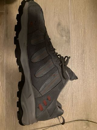 Zapatillas trekking North Face grises