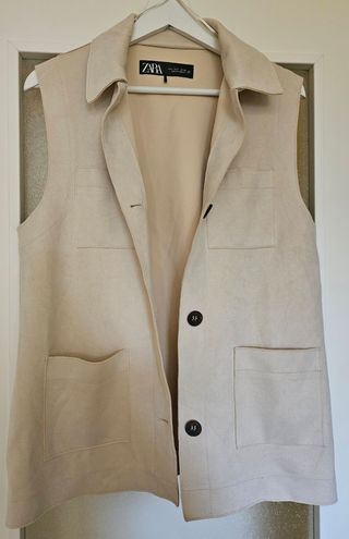 Chaqueta sin mangas de Zara. Talla S