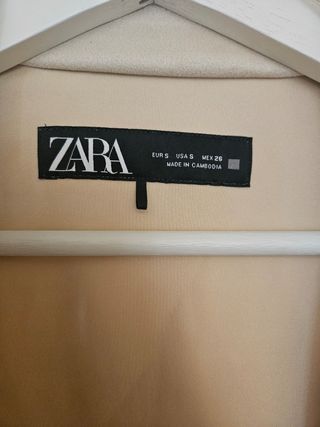Chaqueta sin mangas de Zara. Talla S