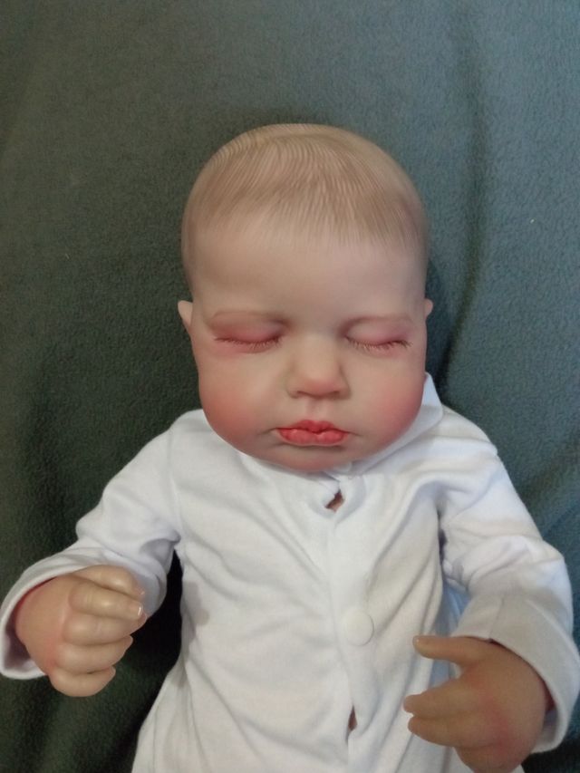 Muñeco bebé realista dormido