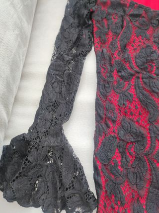 Camisa negra y roja encaje volantes