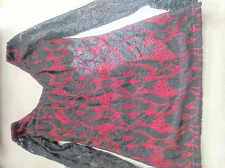 Camisa negra y roja encaje volantes